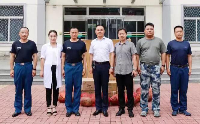 公司董事长“八一”前夕慰问驻地某空军部队