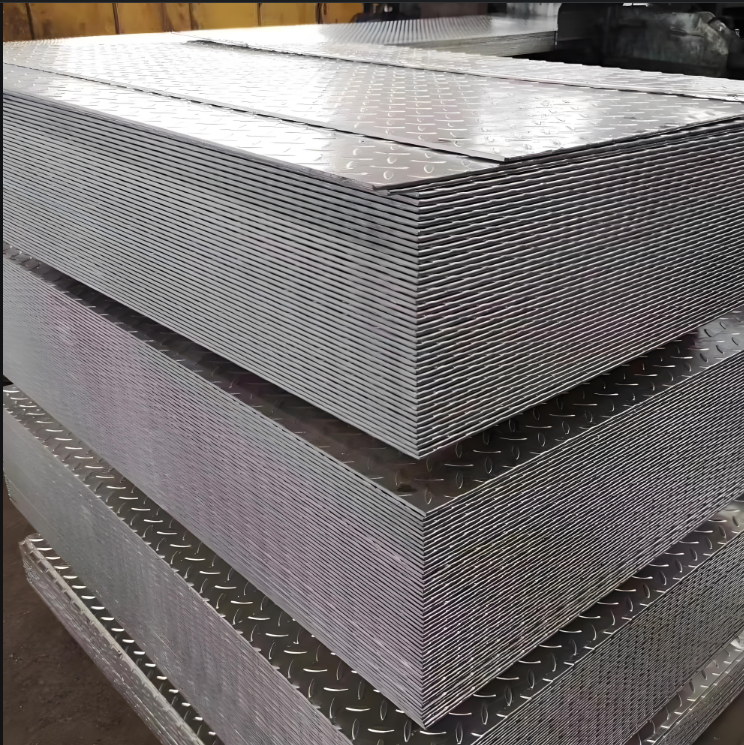 What is the material of carbon steel plate and what are its advantages and disadvantages