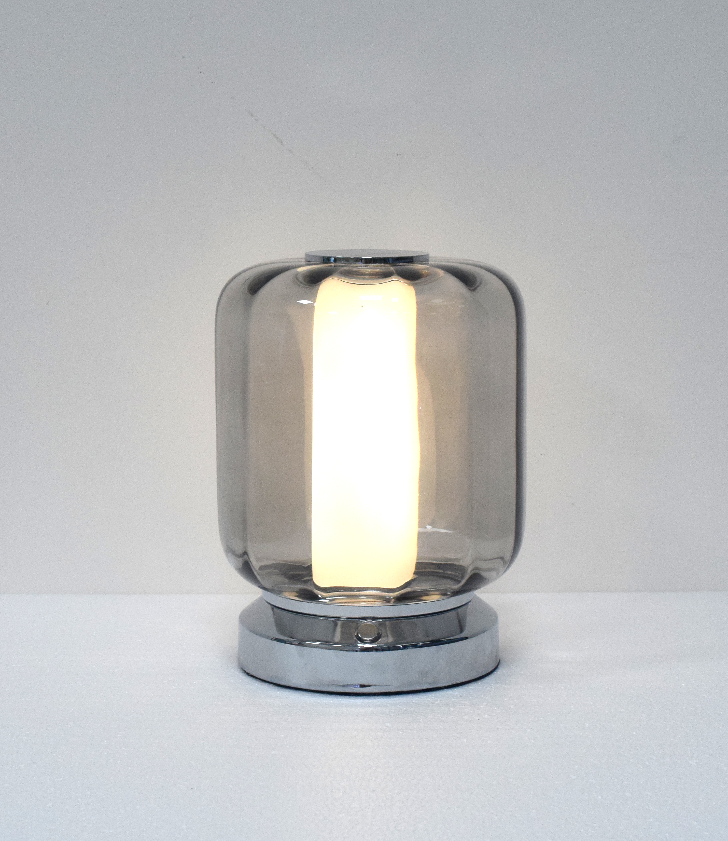 Portable rechargeable table lamp