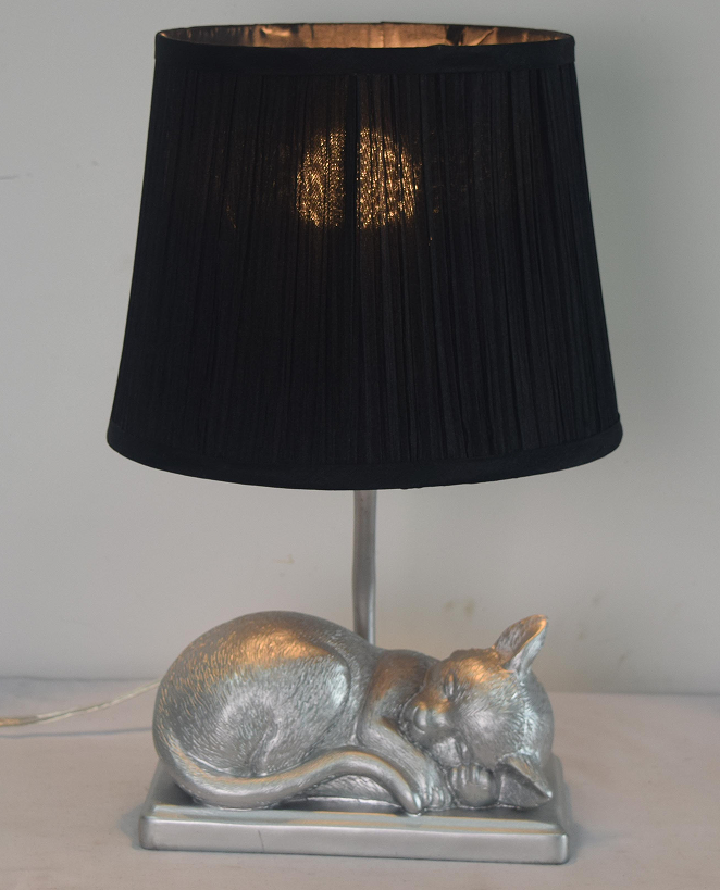 Animal resin table lamp