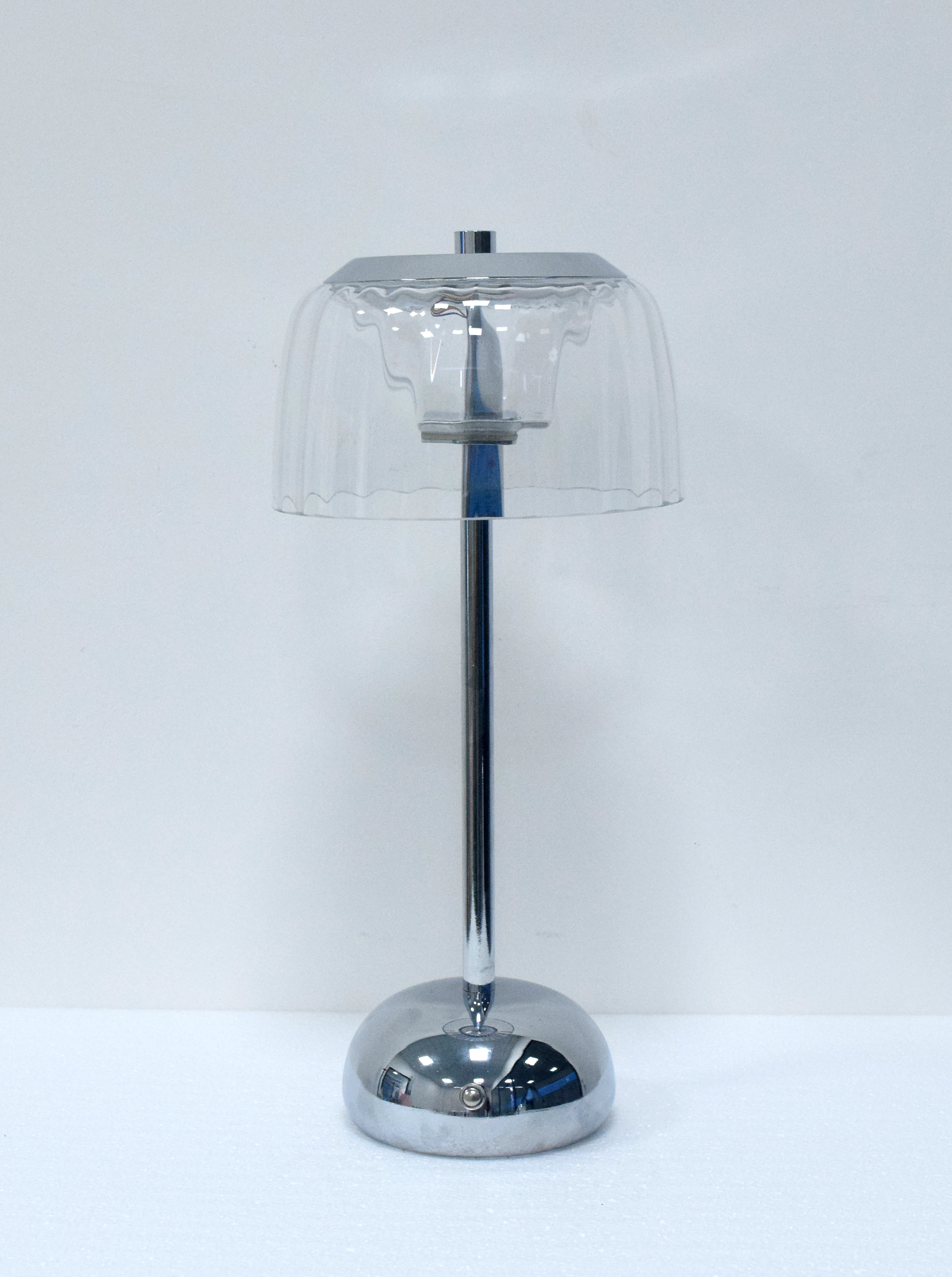 Portable rechargeable table lamp