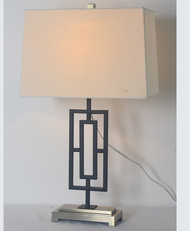 Retro wrought iron fabric shade table lamp
