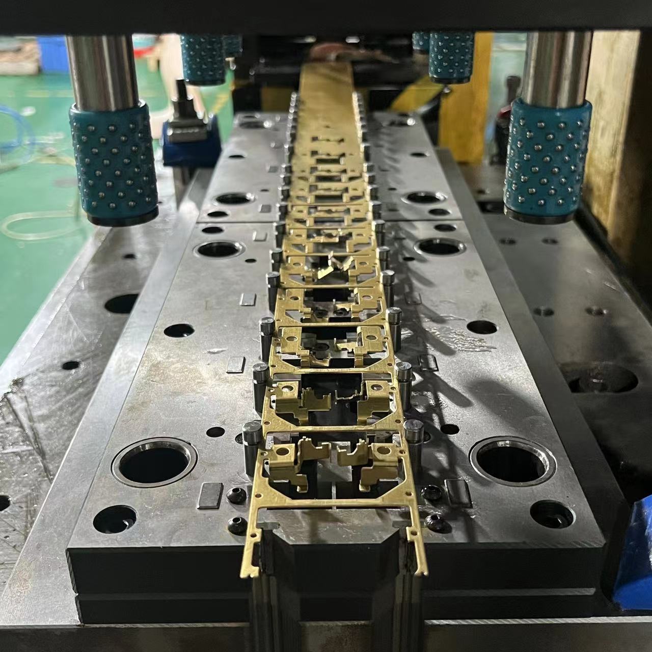 Unlocking Efficiency: The Advantages of Utilizing a China Metal Sheet Punching Machine