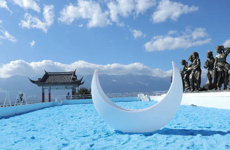Dali is on fire! In 2022, it welcomed its first "Klein blue" beach. Starting February 1st, admission is free!