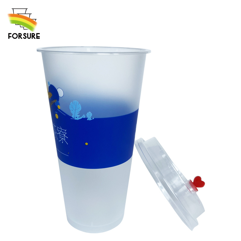 Taza de plástico desechable de 550 ml con tapa, suministro de fábrica, envase para comida para llevar, tazas de té con leche de PP.