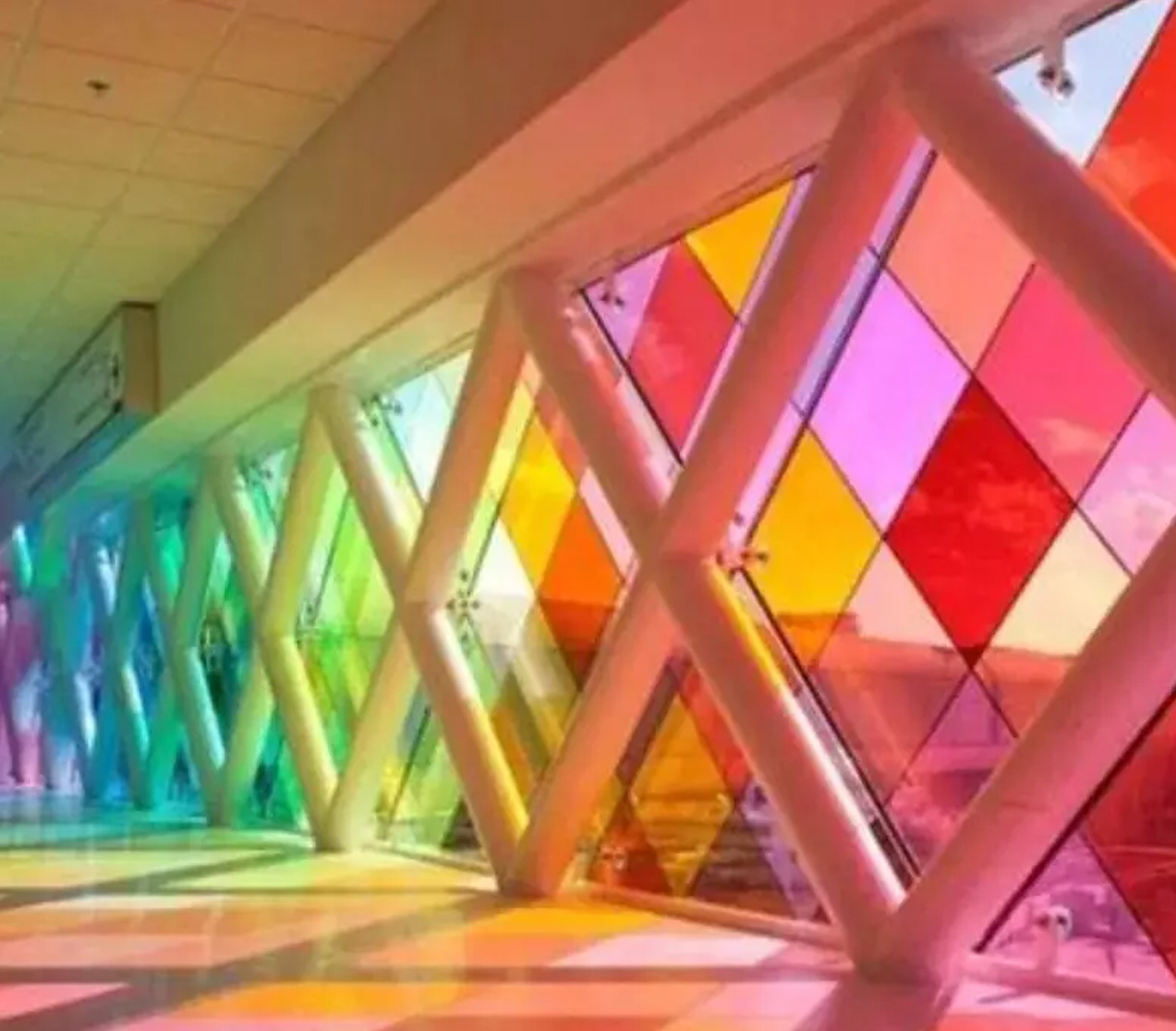 The amazing layer of film! How does PVB laminated glass "work"?
