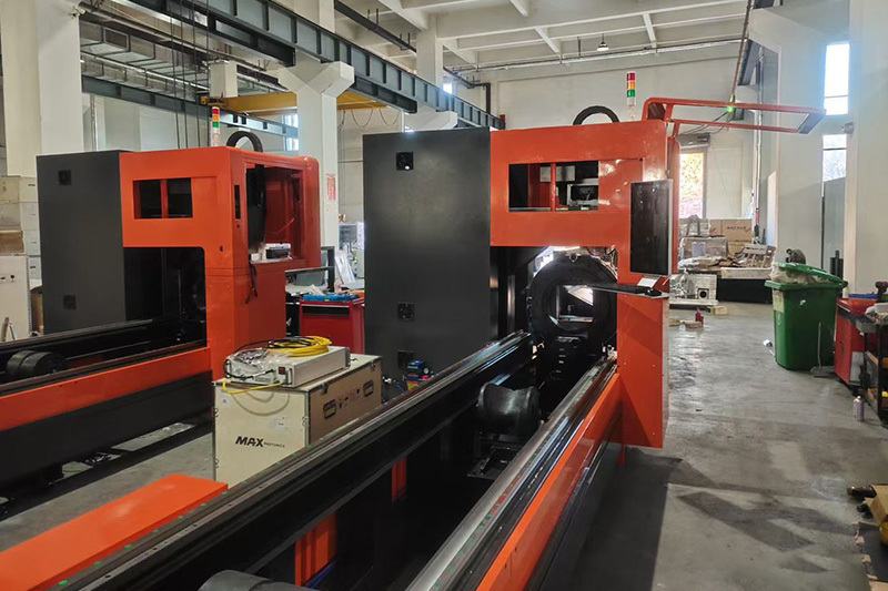 Fiber laser cutting machine