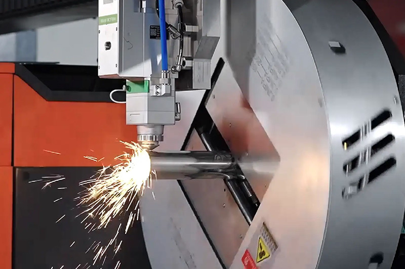 Pipe cutting machine