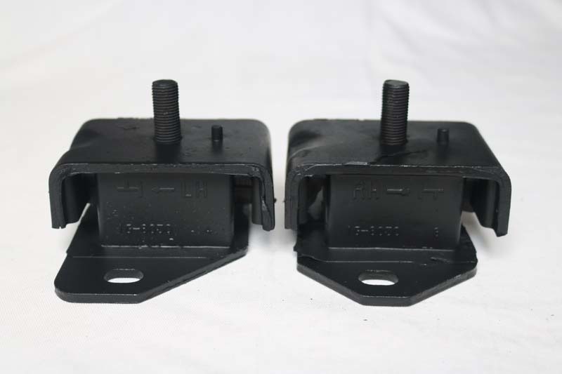 Engine front rubber pad NKR (left and right)