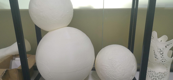 Bing briefly discusses the structure and technical characteristics of 3D printing consumables extruders