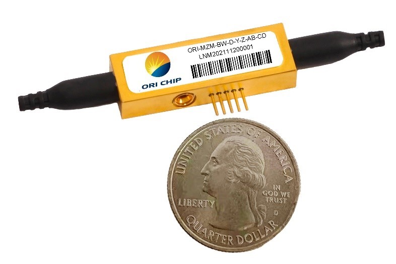 Thin film LiNbO3 intensity modulator