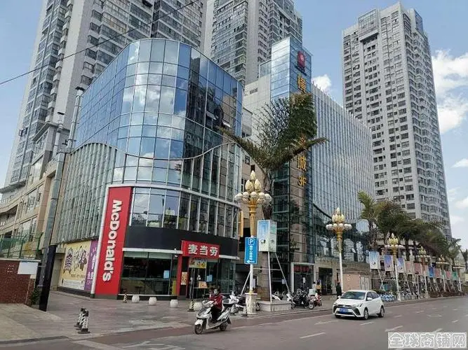 Yuxi Pole Center Commercial Plaza