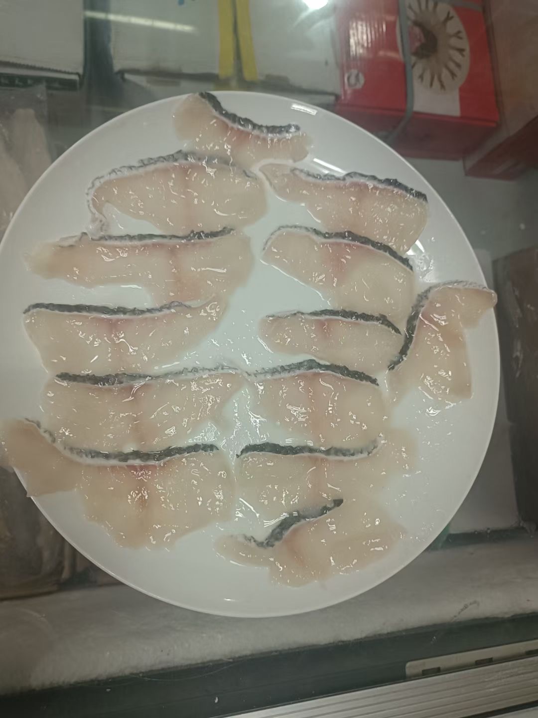 Paddleless black fish