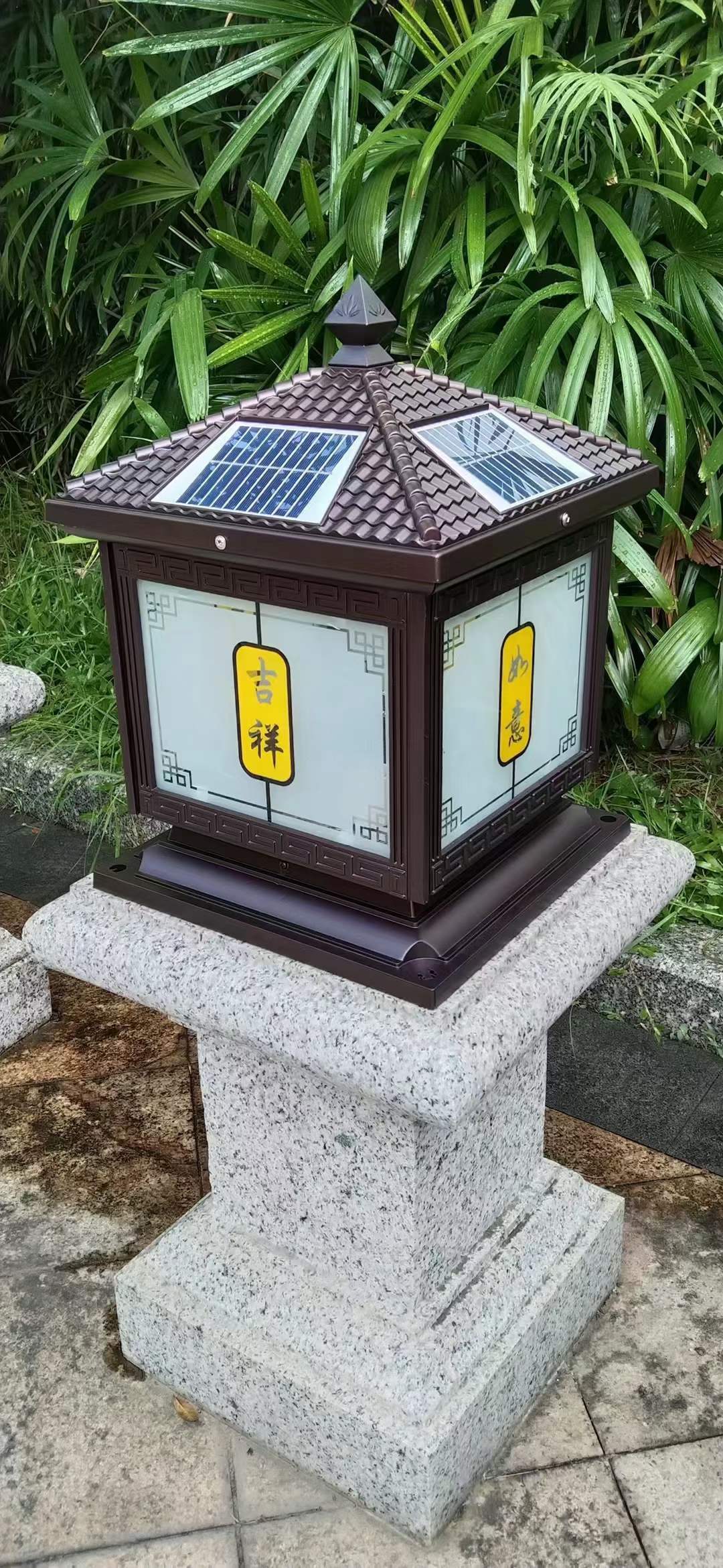 太阳能柱头灯
