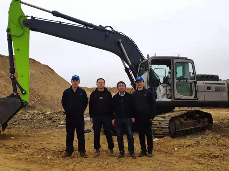 高弘液压先导手柄、脚踏阀产品试装中联重科20吨机型，场地试车圆满成功！