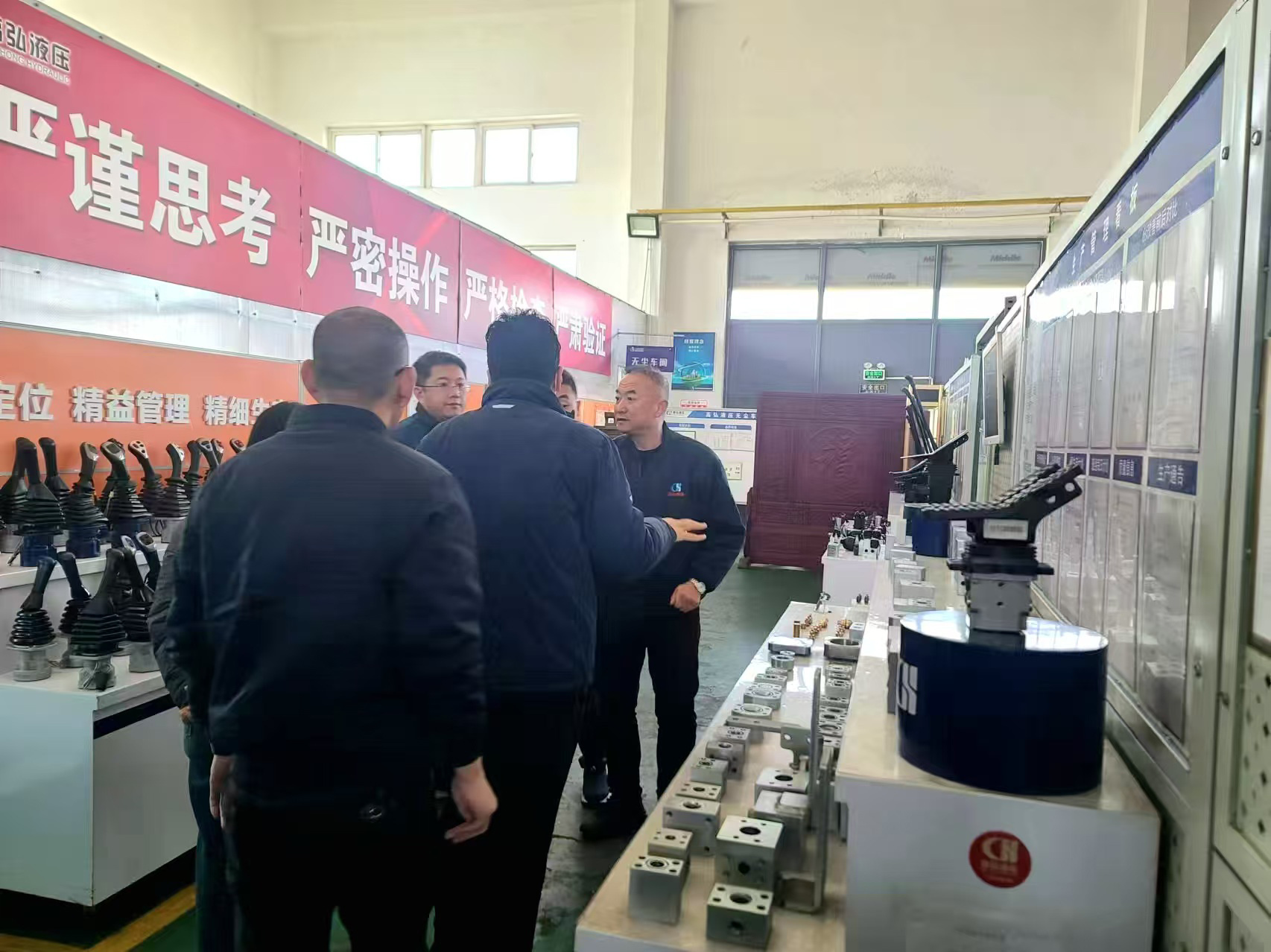 On December 11th, 2024, Mr. Lee Hee-chun, Manager of Divon Quality Control, Mr. Kim, Mr. Yu, and other members of the team inspected Gohon Hydraulics.