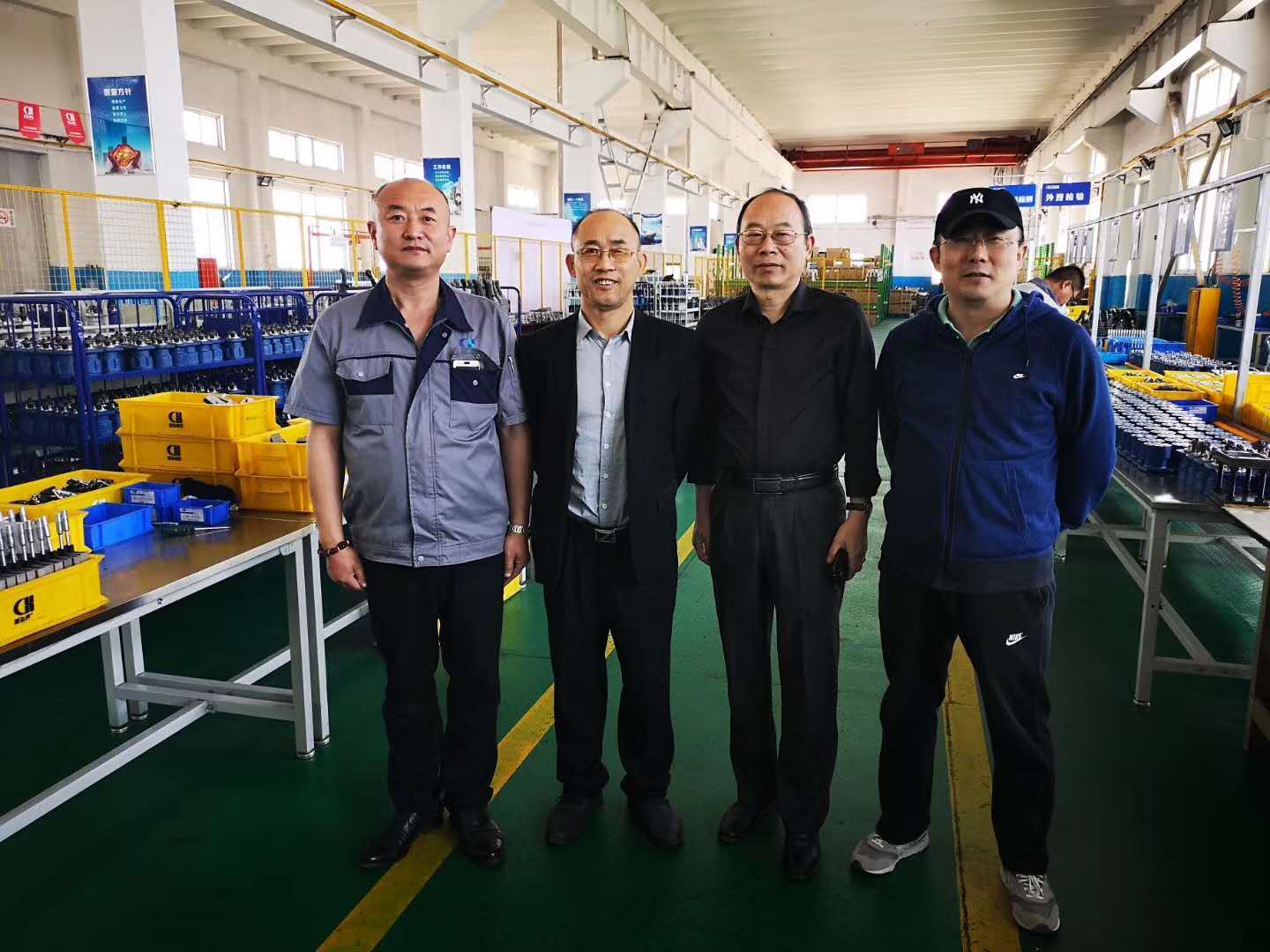 国内微挖第一品牌江西南特东腾工程机械有限公司邱文平经理、刘少平经理一行莅临公司参观指导。