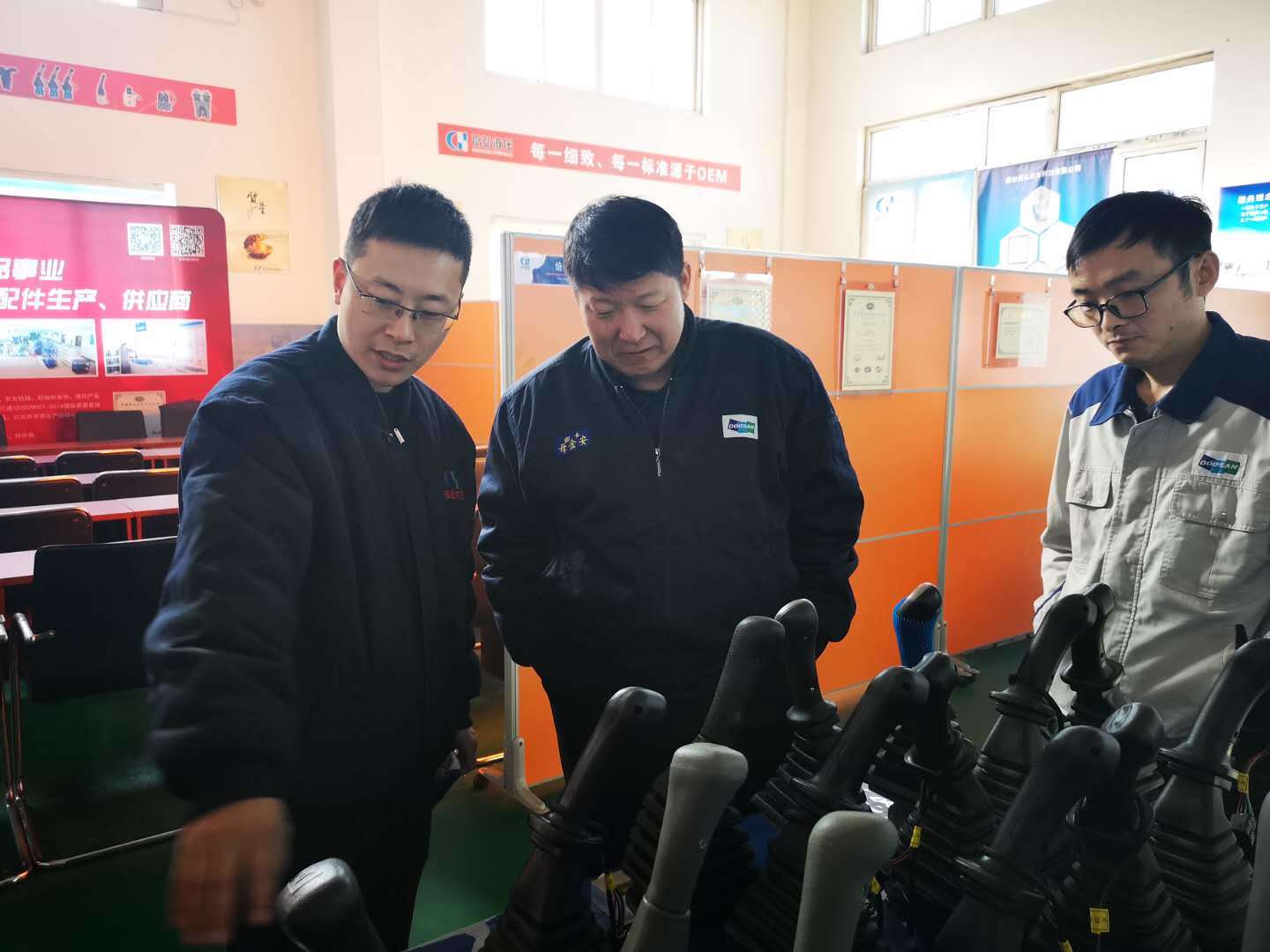 斗山购买部母部长陈主任到公司业务指导。