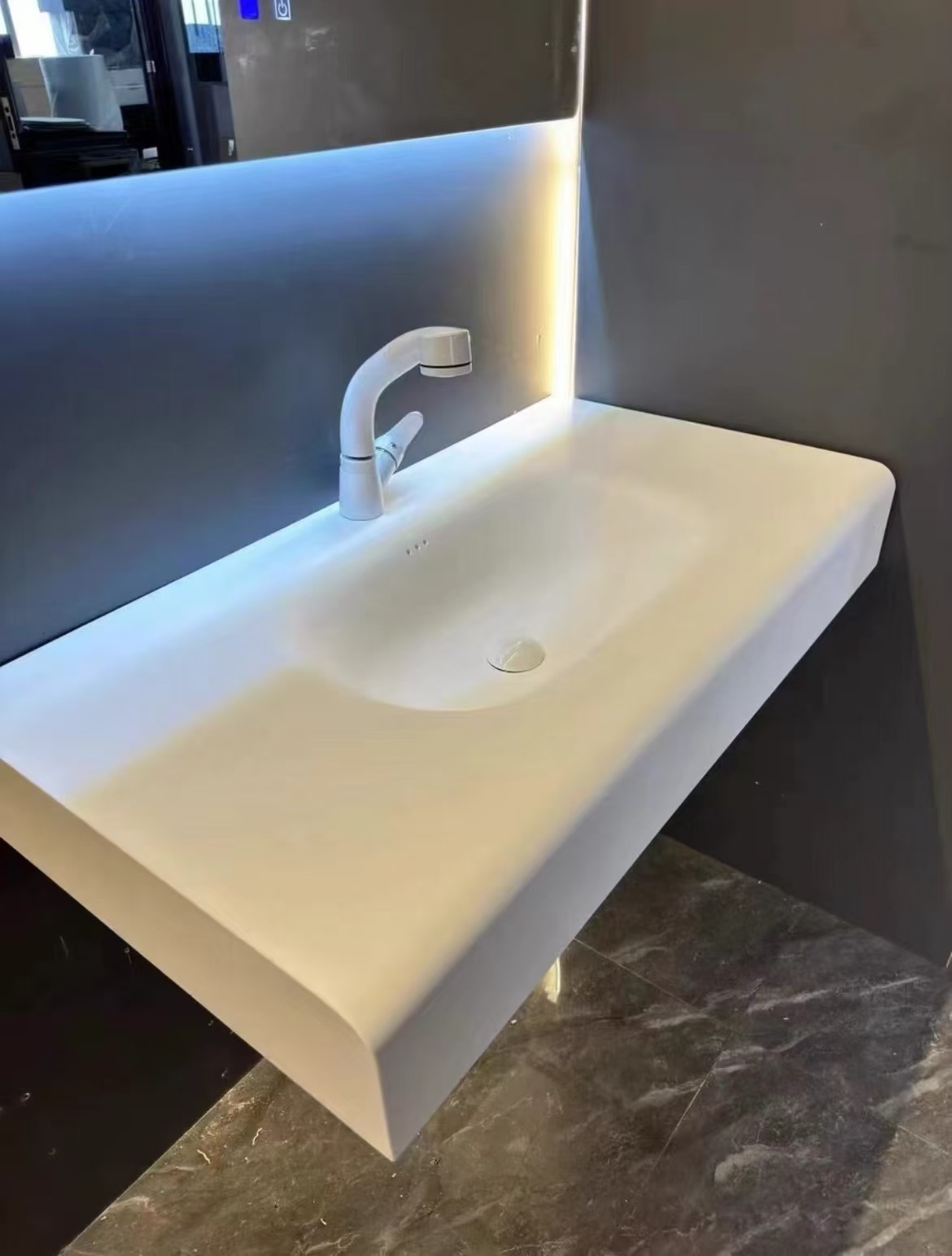 Stylish Duasein Corian Vanities with Skin-Feel Integrated Acrylic Basins