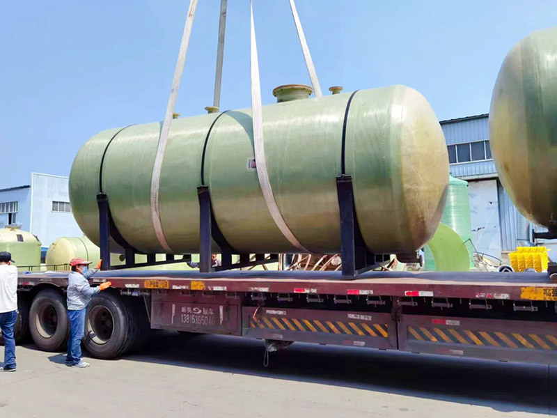 What layers is the structure of the fiberglass storage tank composed of? What layers is the structure of the fiberglass storage tank composed of?