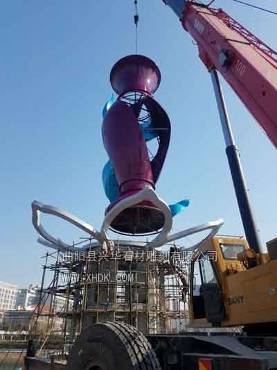 河南許昌《質(zhì)量之尊》項目不銹鋼高17.95米