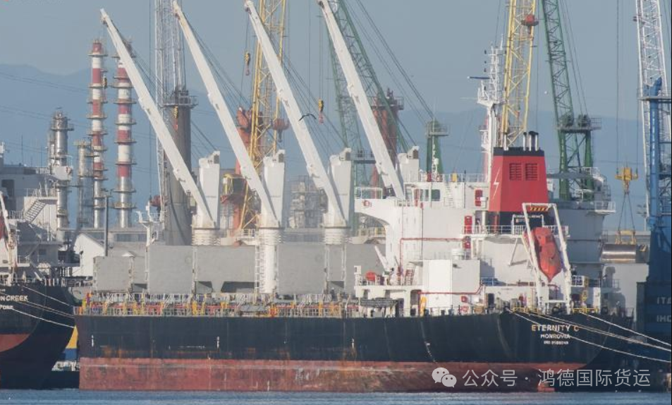 Massive changes in the Red Sea in just 48 hours! Another cargo ship has been hit, causing the vessel to lose control | Maritime Export Logistics