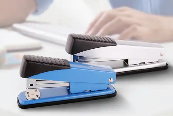 What are the clever uses of a stapler? Here are 8 ways to better utilize a stapler.