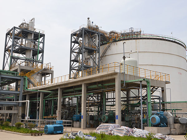 Low temperature ethylene storage tank