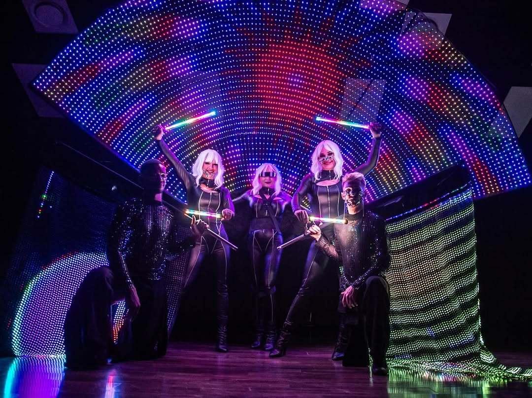 LED孔雀光影扇表演