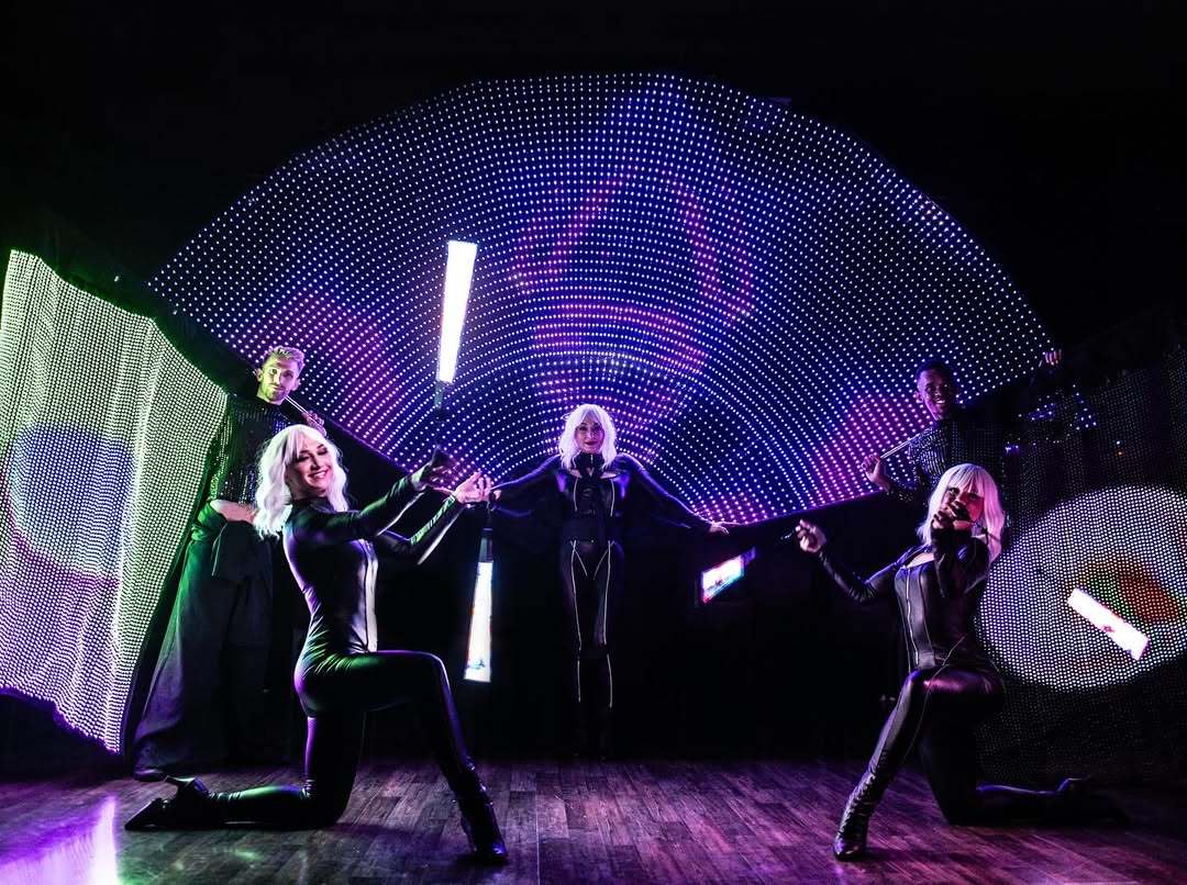Illuminated Peacock Fantail: A Stunning Addition to Dance Performances Illuminated Peacock Fantail: A Stunning Addition to Dance Performances