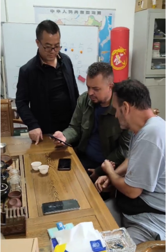 Turkish customers visit Lehui factory.
