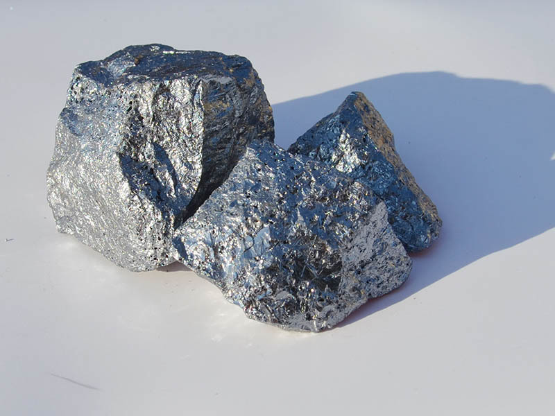 Metallic silicon (crystalline silicon or industrial silicon)