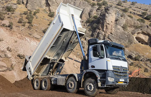 Differences and similarities between 6*4 tipper and 8*4 tipper truck