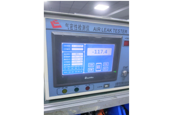 Air tightness test method of new energy vehicle controller