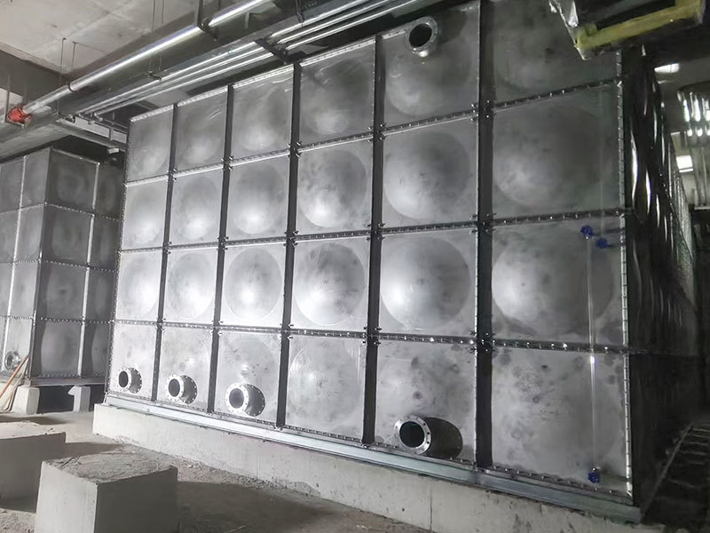 Assembled stainless steel water tank