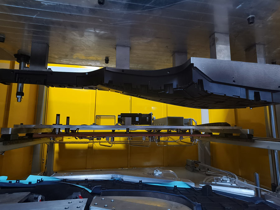 Unlocking Efficiency: Maximizing Productivity with Wholesale Semi Automatic Vacuum Forming Machines