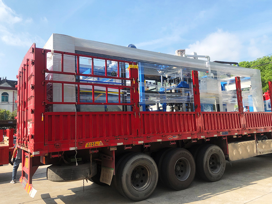 Why do positive and negative pressure blister machines use aluminum molds?