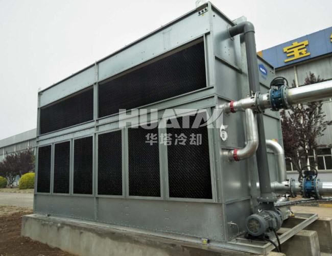 Closed cooling tower for PET blow molding machines