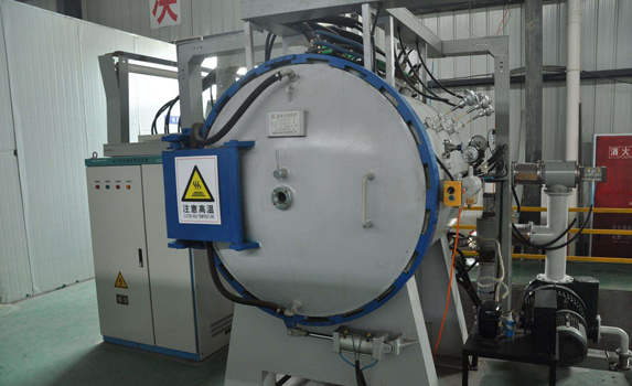 Closed cooling tower for vacuum furnace