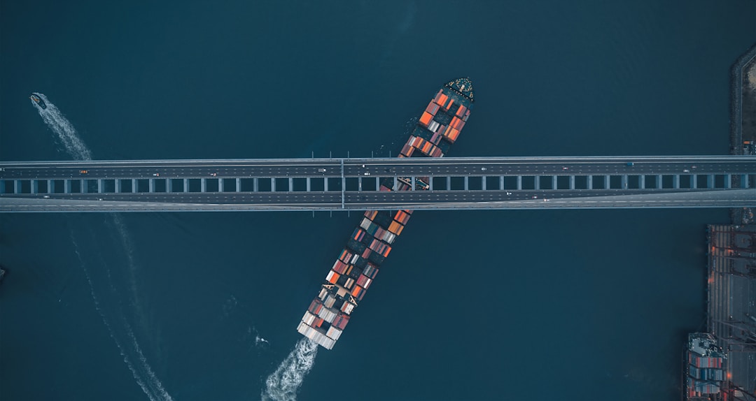 With the “tariff storm” coming, what challenges does the steel market face?