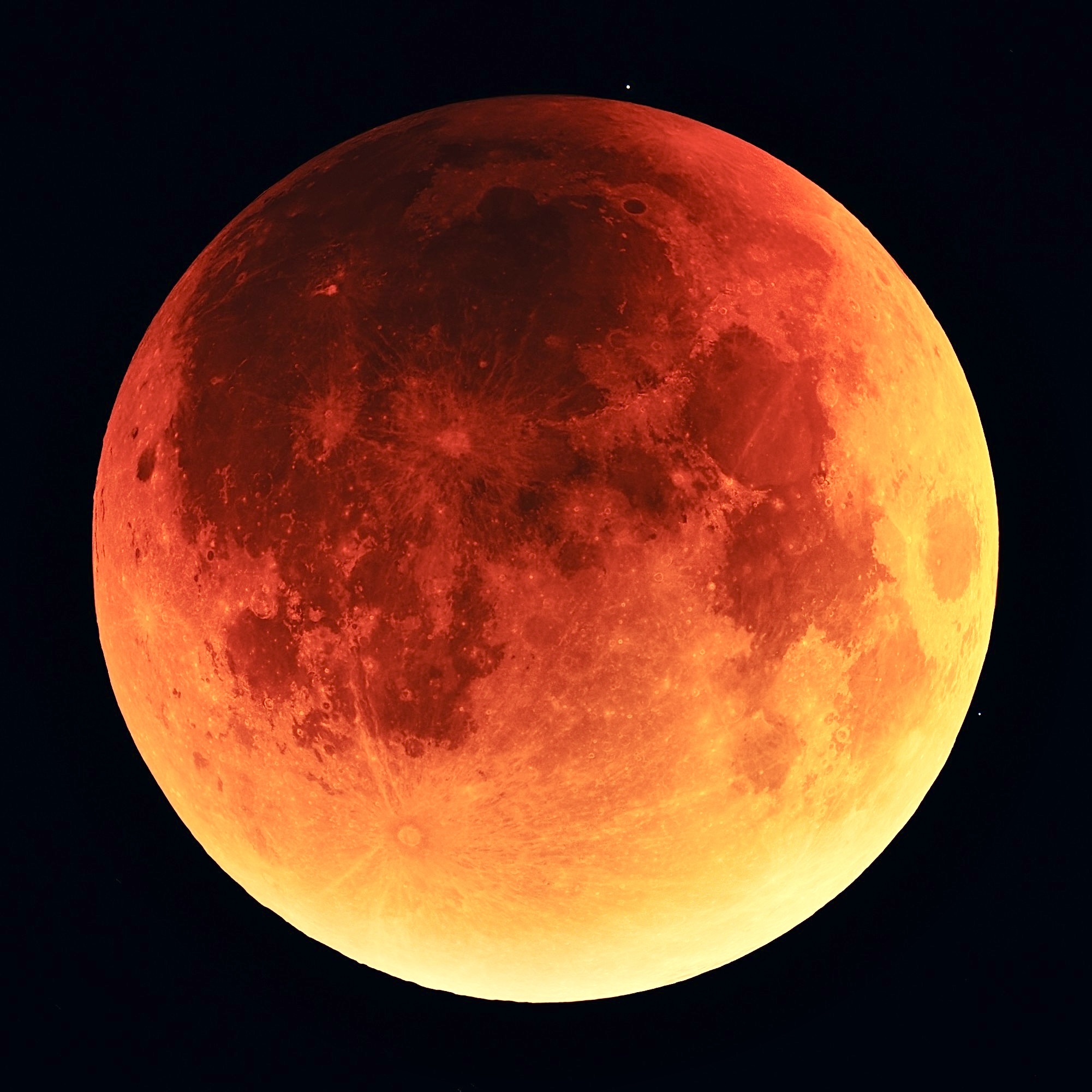 As the Sun, Earth, and Moon achieved perfect syzygy, we witnessed the birth of the "Blood Moon" in the early hours of September 8th.