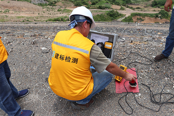 生活垃圾填埋場防滲層破損完整性檢測