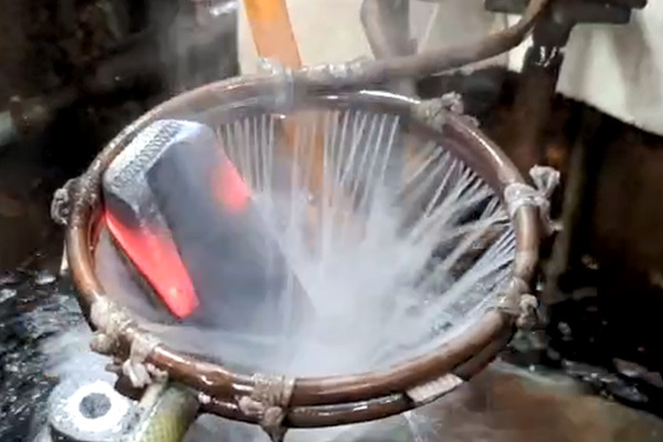 High-frequency quenching machine tools are widely used for surface quenching treatment of shaft-type parts.