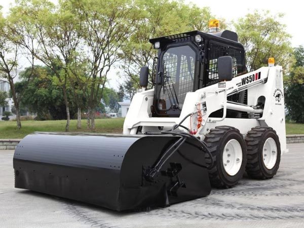 Introduction to the maintenance technology and use of small loaders