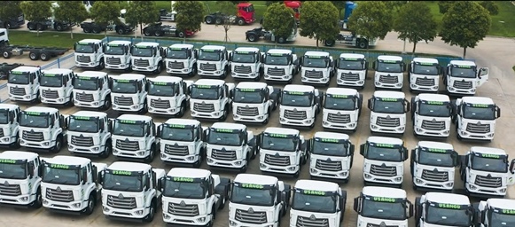HOWO NX tractor helps a transport company transport bulk cargo in Swaziland