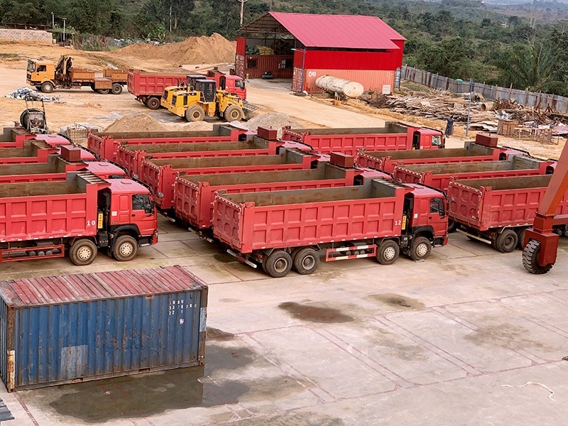 With the advantages of high quality and high load-bearing capacity, China National Heavy Duty Truck's dump trucks have a high market share in the Republic of Congo and have made great contributions to the construction of the Republic of Congo.