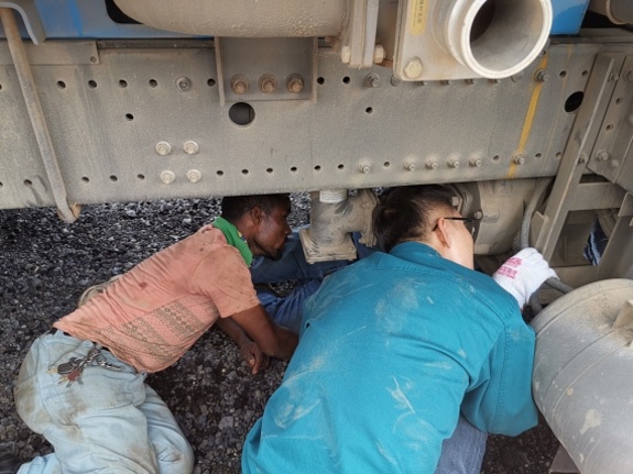 Sinotruk technicians discover the problem and repair the truck, send quality feedback to the quality department, and return the results to the customer.