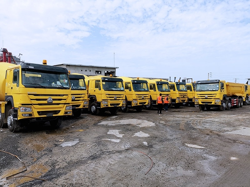 Before delivering the vehicle to the largest local construction company, China National Heavy Duty Truck Group conducts PDI inspection on the vehicle.
