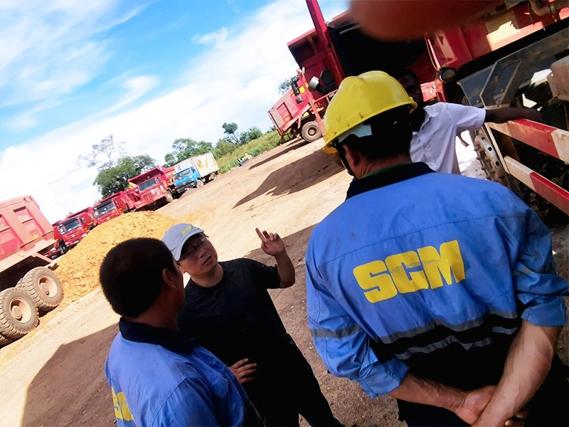 After sales service technician explains vehicle maintenance precautions to major customers in Comoros