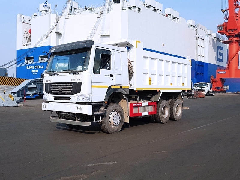 SINOTRUK vehicles inspection at Chinese port before deliverd to BENIN.